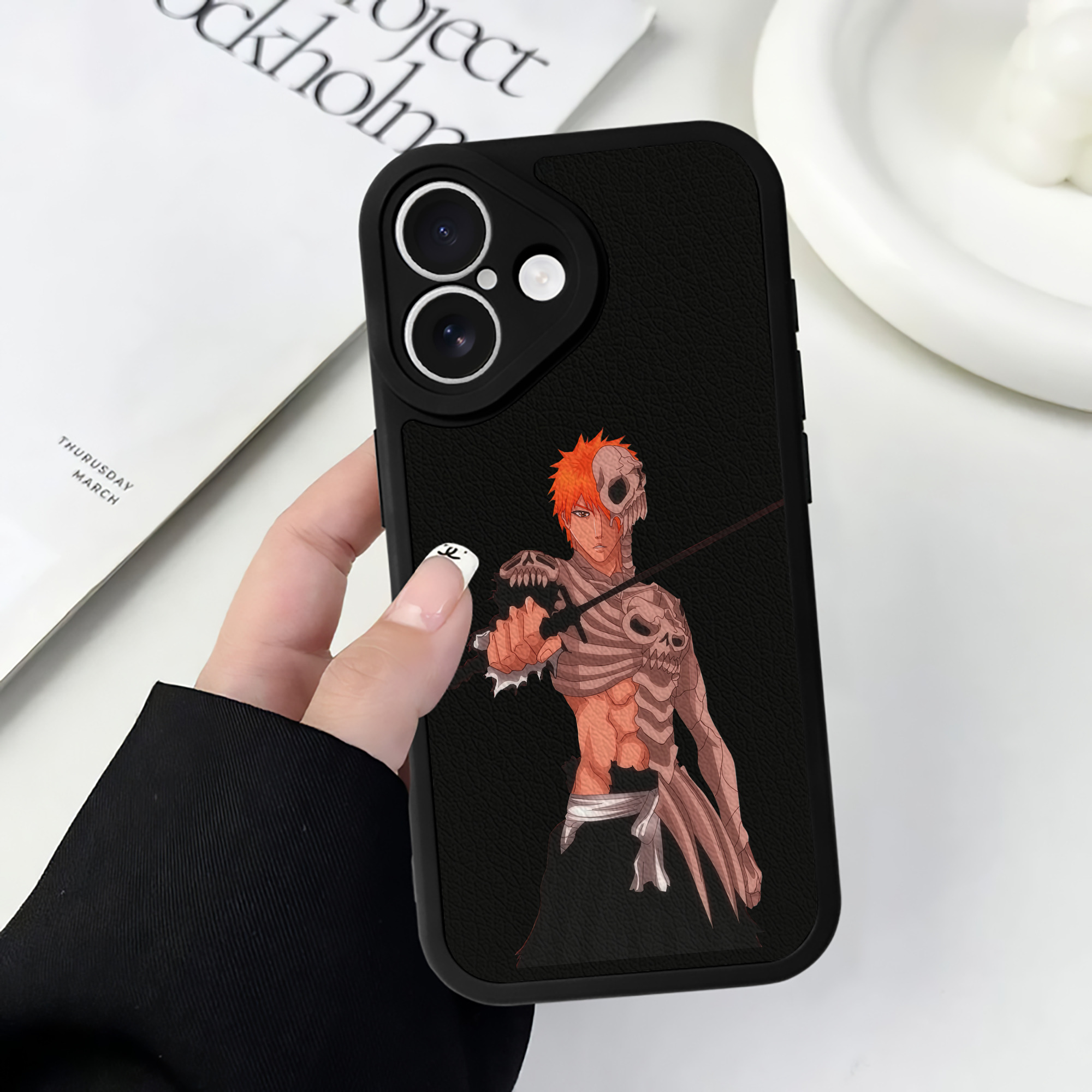 ブリーチ 黒崎一護（くろさき いちご）BLEACH Kurosaki Ichigo 【iPhone 16シリーズ対応】シリコンスマホケース（レザー調） 材質：シリコン
